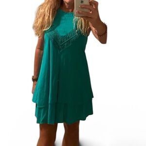 Alter’d State M lacy halter neck dress 👗 gorgeous green hue